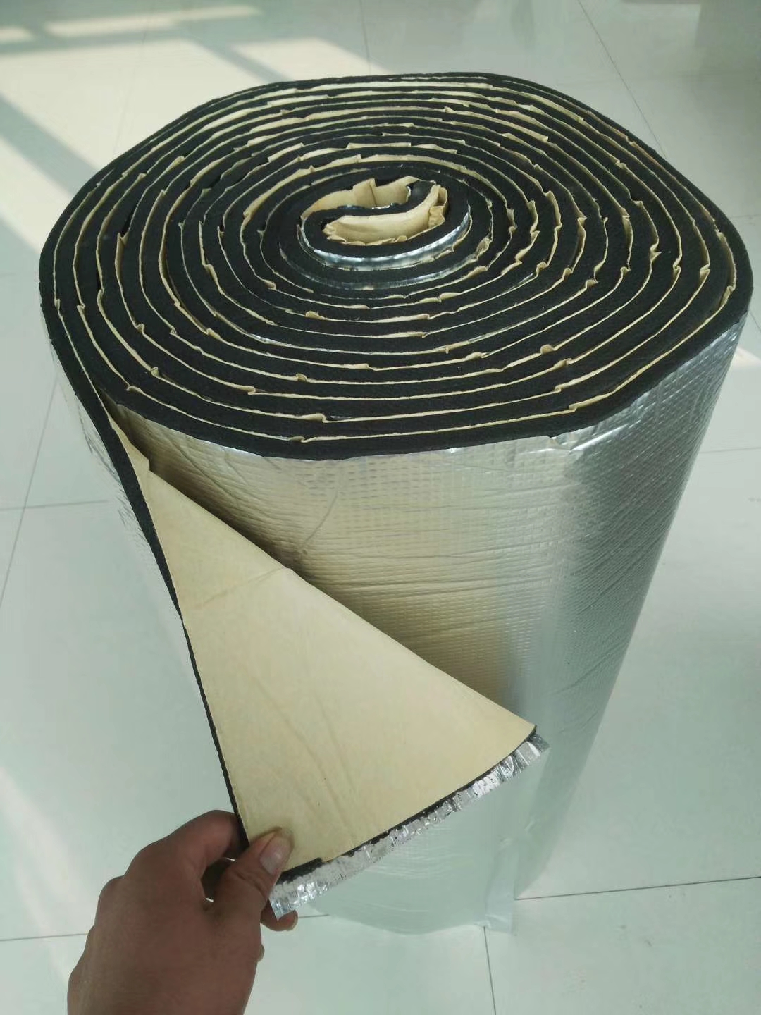 探究保溫材料背膠高清圖片與實際應(yīng)用