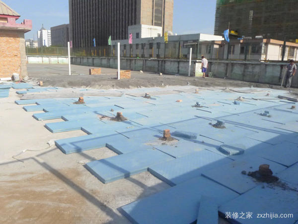 公建屋頂保溫材料價(jià)格表與選擇考量指南