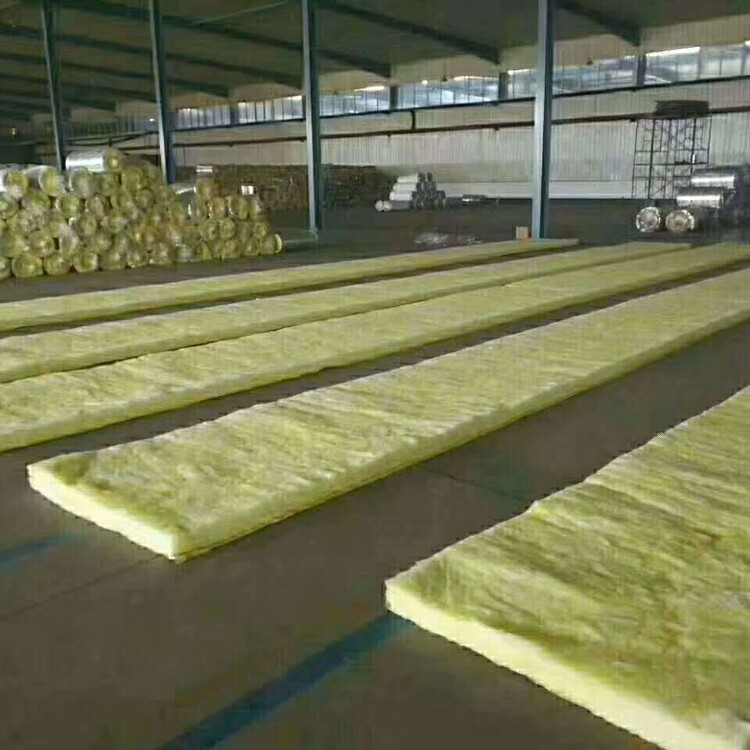瀝青玻璃棉氈保溫材料特性及應(yīng)用領(lǐng)域解析