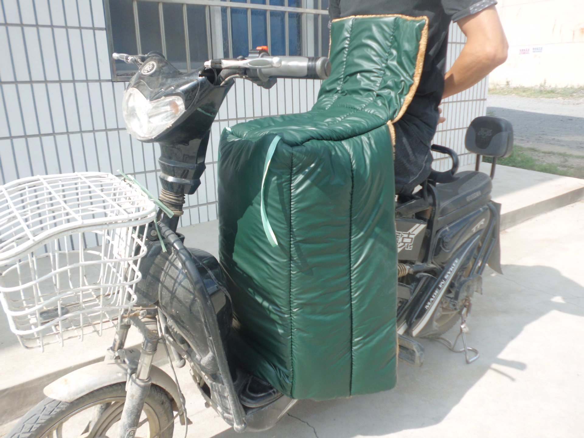 三輪電動(dòng)車室內(nèi)保溫材料的應(yīng)用與發(fā)展