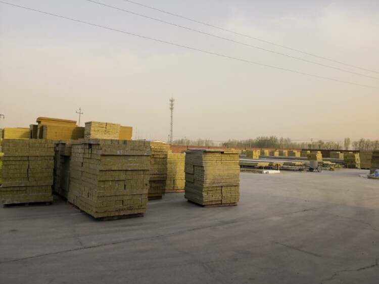 巴彥淖爾市保溫材料廠家，行業(yè)翹楚，引領(lǐng)綠色建材潮流