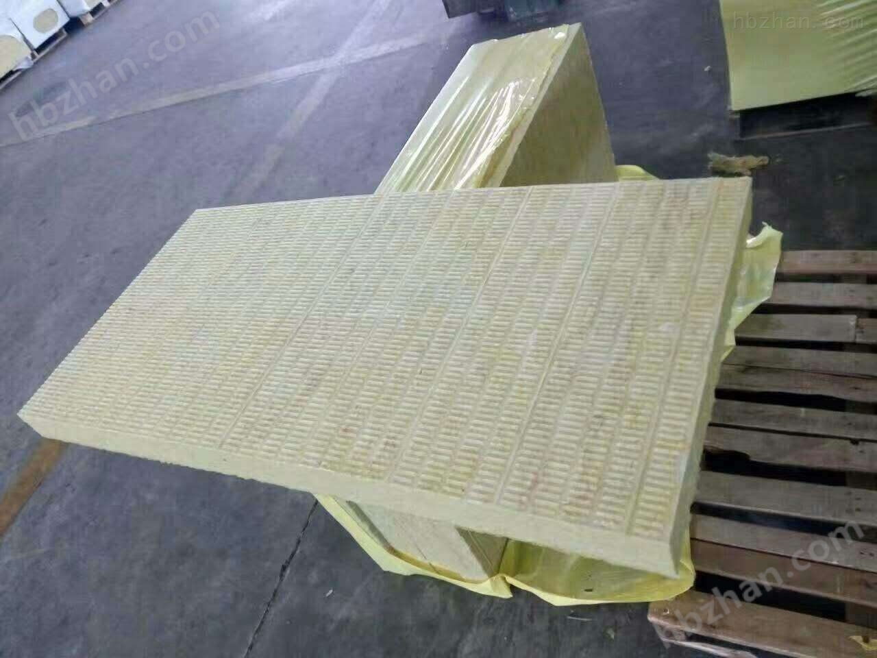 B1級(jí)保溫材料與巖棉版，現(xiàn)代建筑保溫的新選擇