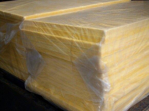 玻璃棉板保溫材料怕水嗎？解析其防水性能與應(yīng)用考量