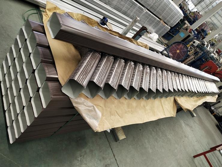 保溫材料不銹鋼瓦加工廠，工藝創(chuàng)新與技術(shù)探索的先驅(qū)