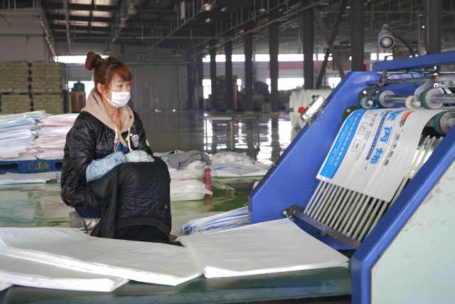 保溫材料廠中的女性力量，她們能做什么？