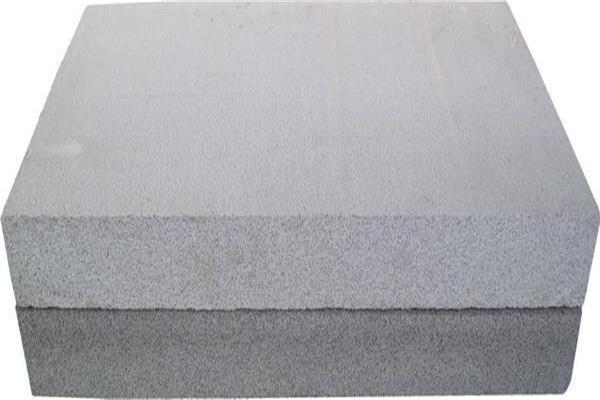 空心水泥磚內(nèi)填充保溫材料，建筑技術(shù)革新實(shí)現(xiàn)高效節(jié)能
