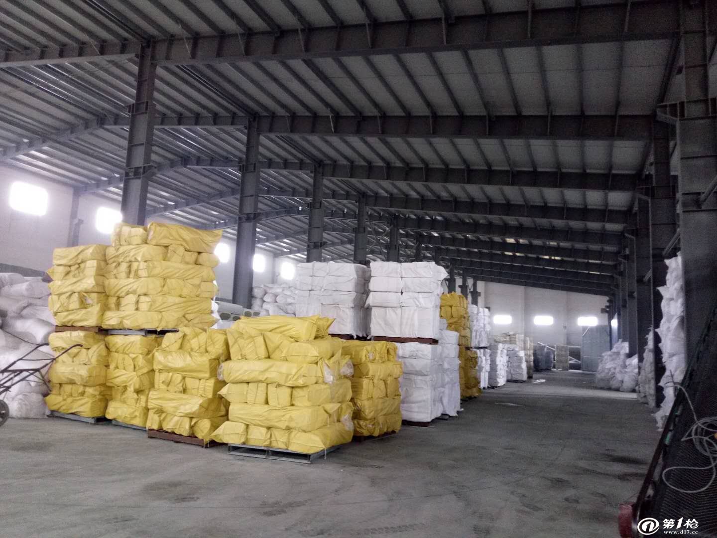 一大早卸保溫材料，勤勞的一天開始