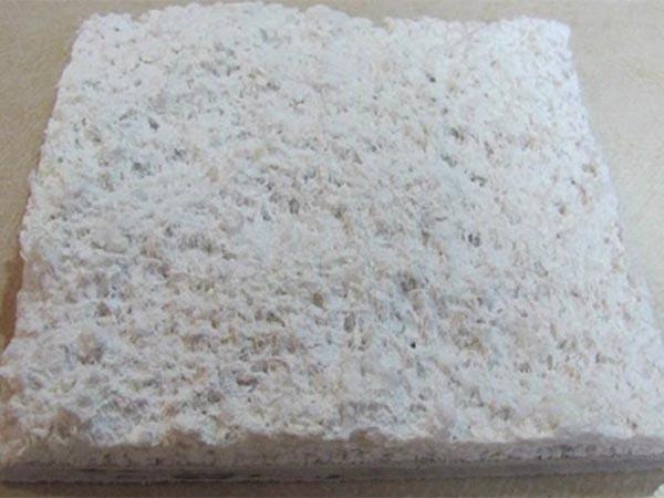柴灰在保溫材料制作中的應(yīng)用及其制作方法