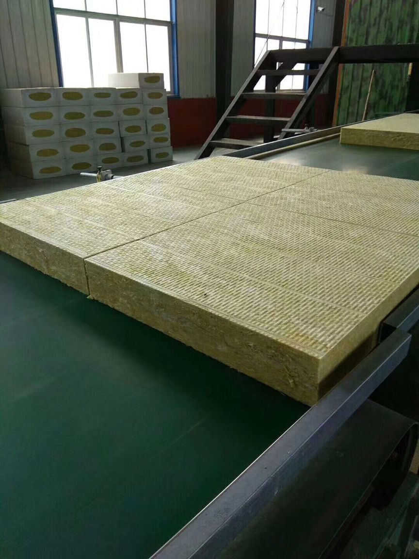 巖棉保溫材料生產(chǎn)廠家官方直銷，品質(zhì)與服務(wù)的雙重保障