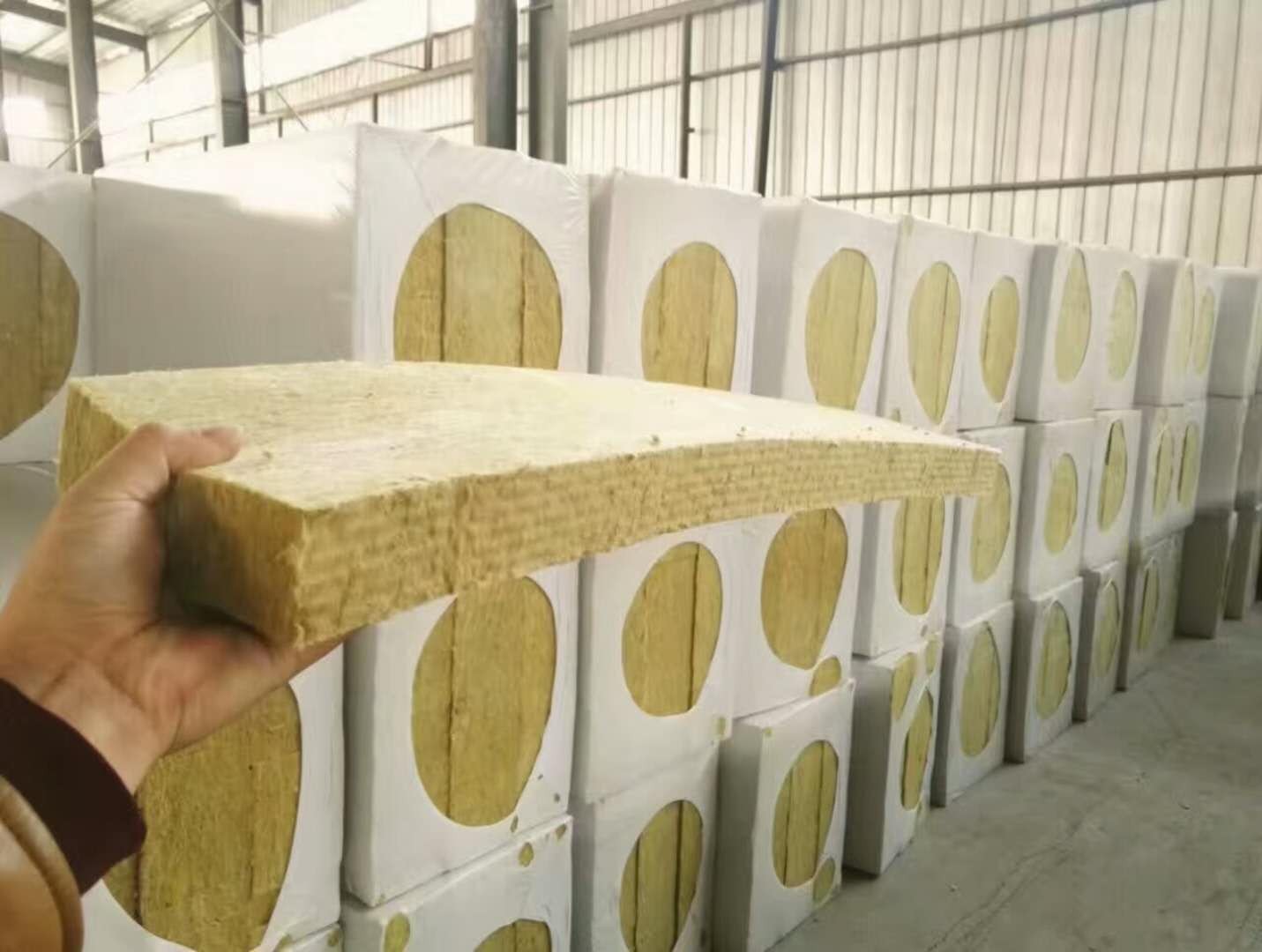 杭錦后旗外墻巖棉板保溫材料的應(yīng)用與發(fā)展