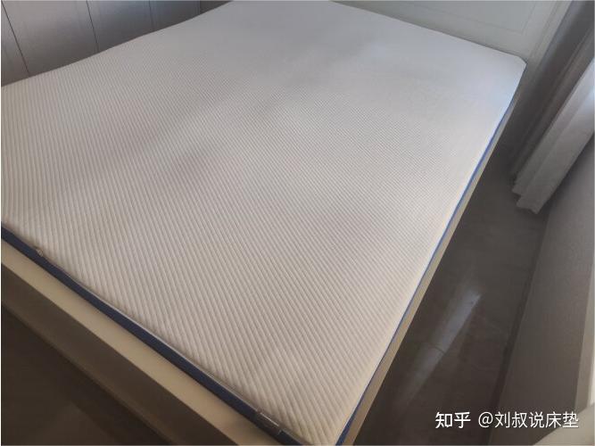 保溫材料，白色與藍(lán)色厚度對比研究
